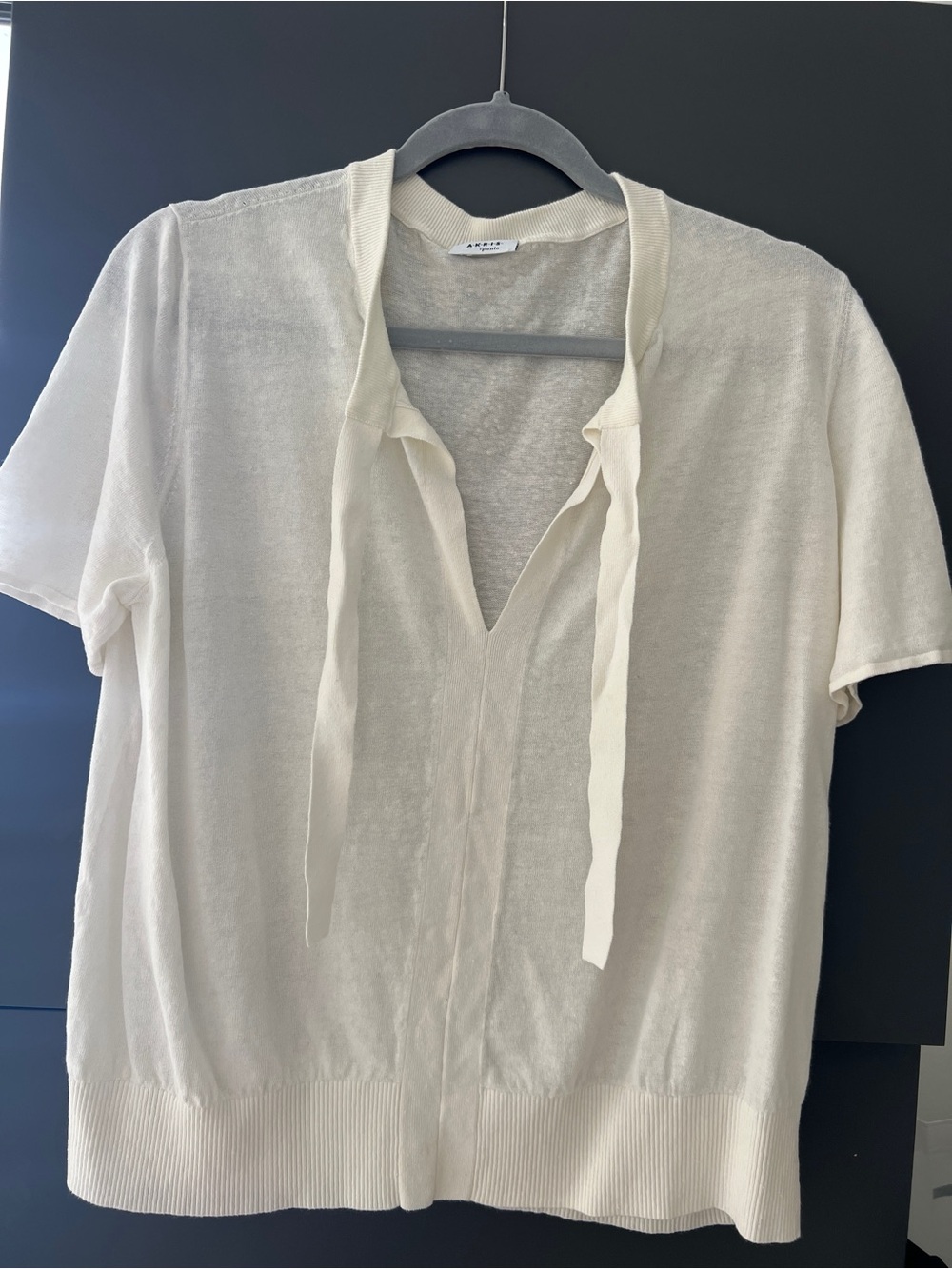 AKRIS PUNTO Italian Linen Blend Sheer V-Neck Short Sleeve Tie Front Top Cream